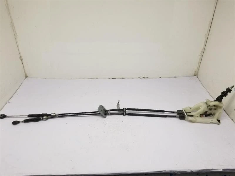 Toyota Yaris 2020 palanca de cambios + surround manual desconocido Foto 1 de 4