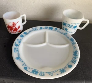 PYREX CHILDREN’S TRAIN DIVIDED PLATE & MUG, ANCHOR HOCKING INDIAN COWBOY MUG - Picture 1 of 7