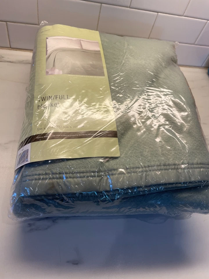 Owen Manufacturing Twin/Full Blanket 100 Polyester 72"x90" Basil/Green