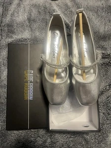 NEW IN BOX Cape Robbin Silver Ballet Tammy Flats women’s size 7 size - Picture 1 of 8