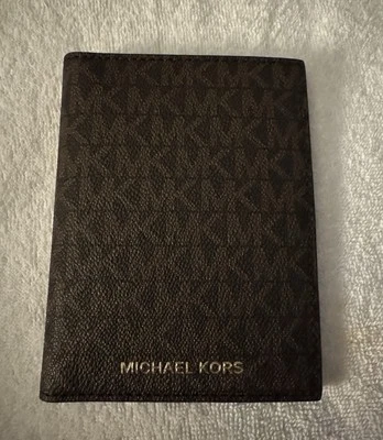 Cartera con soporte para pasaporte de viaje de cuero marrón MICHAEL KORS nueva sin etiquetas Foto 1 de 3