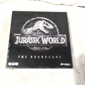 NEW Jurassic Park World The Board Game 12+ MANAGE YOUR OWN PARK!! - Picture 1 of 6