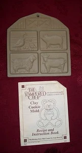 Pampered Chef "Farmyard Friends" Ton Keksform mit Rezeptbuch - 1994 USA - Bild 1 von 1