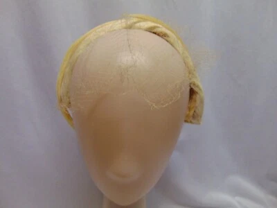 Vintage Walter Magnus Womens white feathered hat USA with meshed vail - Изображение 1 из 4