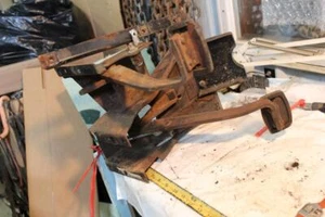 1963 Ford Pickup F 100 unibody clutch pedals brake 6 cyl - Picture 1 of 8