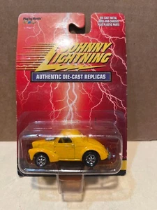 Johnny Lightning 1941 Willys Gasser amarillo 1/64 - Imagen 1 de 2