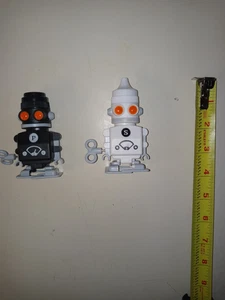 saleros y pimenteros robots juguetes espaciales figuras - Imagen 1 de 6
