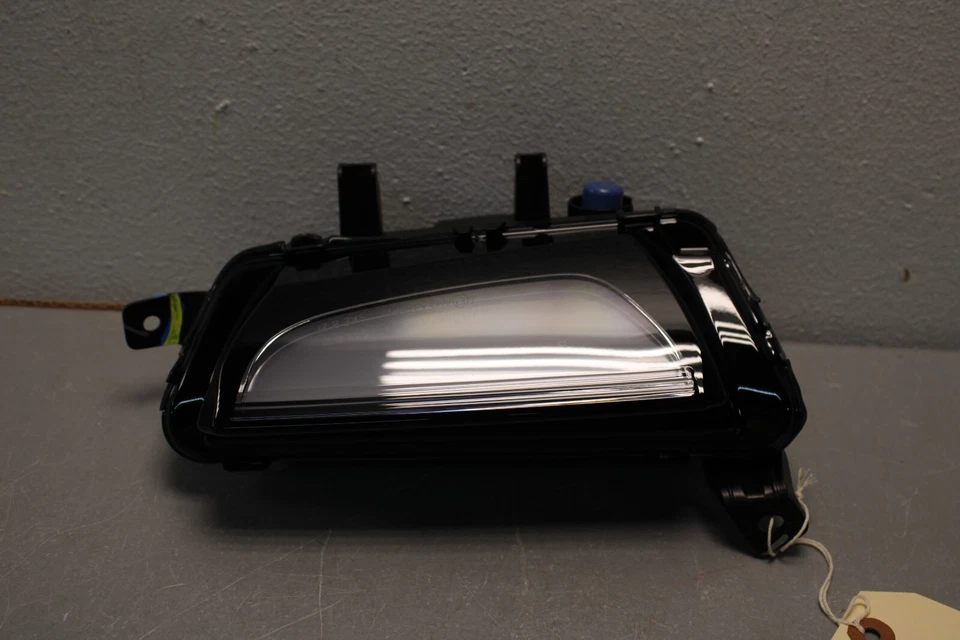 Farol de neblina lateral esquerdo Volkswagen Jetta 2022 2023 fabricante de equipamento original - Imagem 1 de 4