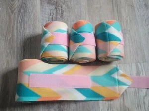 NEU 4er Set Rosa/Koralle/Türkis Chevron Polo Wraps (Pferd/Pony Bein Wraps) - Bild 1 von 1