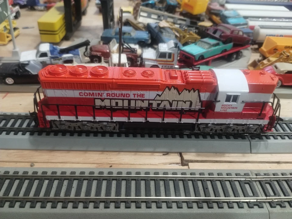 HO Scale Tyco Powered Rocky Mountain Line Diesel Locomotive Parts Or Repair  - Image 1 of 4