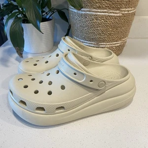 Zuecos Crocs Mega Crush Bone para mujer talla 10 zuecos de plataforma para hombre’s 8 unisex - Imagen 1 de 7