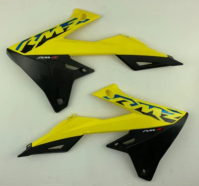 Cubiertas de radiador OEM Suzuki para 19-25 Suzuki RMZ 250 y 18-25 Suzuki RMZ 450 Foto 1 de 4
