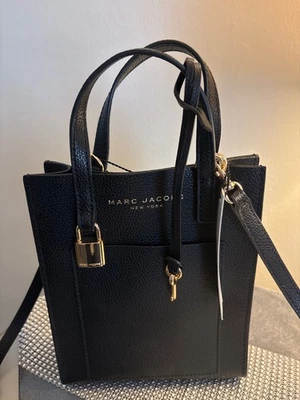 Bolso Bandolera Marc Jacobs Micro Tote Cuero ~NUEVO CON ETIQUETAS~ Negro Foto 1 de 3