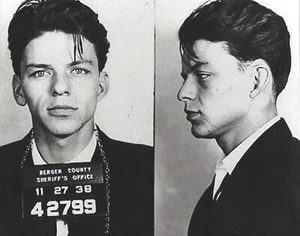 FRANK SINATRA MUG SHOT 8X10 PHOTO CRIME MUSIC PICTURE - Picture 1 of 1