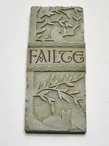 Failte hängende irische Willkommen Stein Plakette Grasland Straße 7" x 3" Wanddekoration - Bild 1 von 6