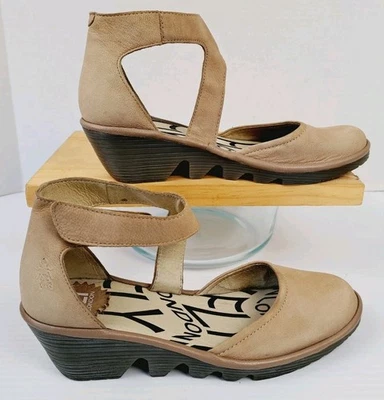 Zapatos de cuero para mujer FLY LONDON color topo flexión correa para el tobillo cuña talla EU36/US5.5-6 Foto 1 de 4