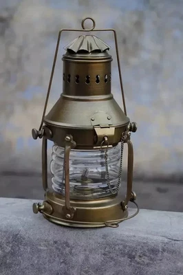 Antigua lámpara colgante de aceite náutica marítima de latón para barco linterna de anclaje. Foto 1 de 3