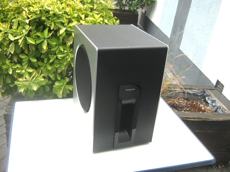Subwoofer Panasonic modello n. SB-HW8010 Circa B. 26 cm - Immagine 1 di 4