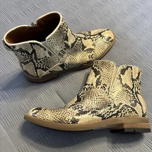 Franco Sarto Womens Marcus Flat Bootie RARE Snake Hand Finished Leather size 8 - Picture 1 of 10
