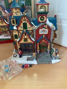 Lemax 25927  - Lighted Building: Toy Making School **FAULTY/DAMAGED**