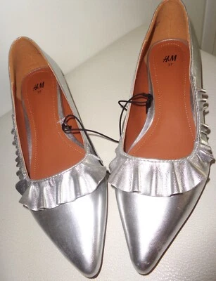 Escarpins esprit Ballerines talon carré bout pointu laminé argent volants H&M 37 - Photo 1/4