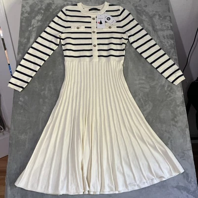 Vestido suéter para mujer Zesica mediano azul marino y falda plisada de hueso con botones Foto 1 de 4