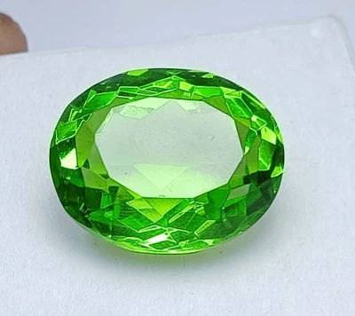 Ovalschliff IGL-zertifiziert 22,75 ct natürlicher grüner Peridot 20 x 11 mm l... - Bild 1 von 4