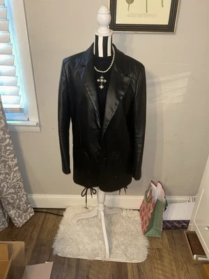 Blazer Zara Negro Imitación Cuero Vegano Talla Pequeña Blogger Favorito Foto 1 de 4