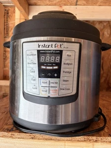 Instant Pot 6 Quart Programmable Pressure Cooker IP-LUX60 - Picture 1 of 2