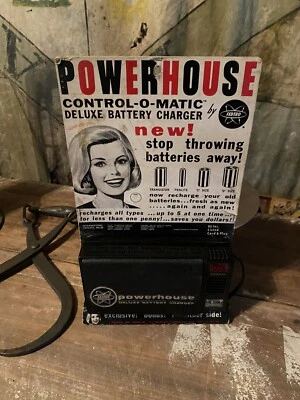 Letrero de exhibición de cargador de batería Powerhouse original de los años 60 coche publicitario antiguo Foto 1 de 4