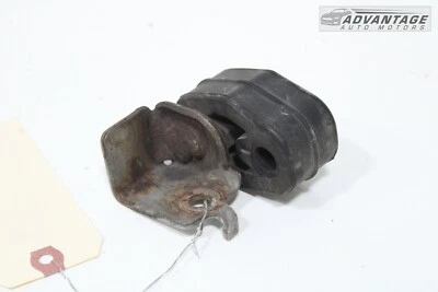 2015-2021 CHRYSLER 300 3.6L  REAR RIGHT SIDE EXHAUST PIPE INSULATOR SUPPORT OEM Foto 1 de 4