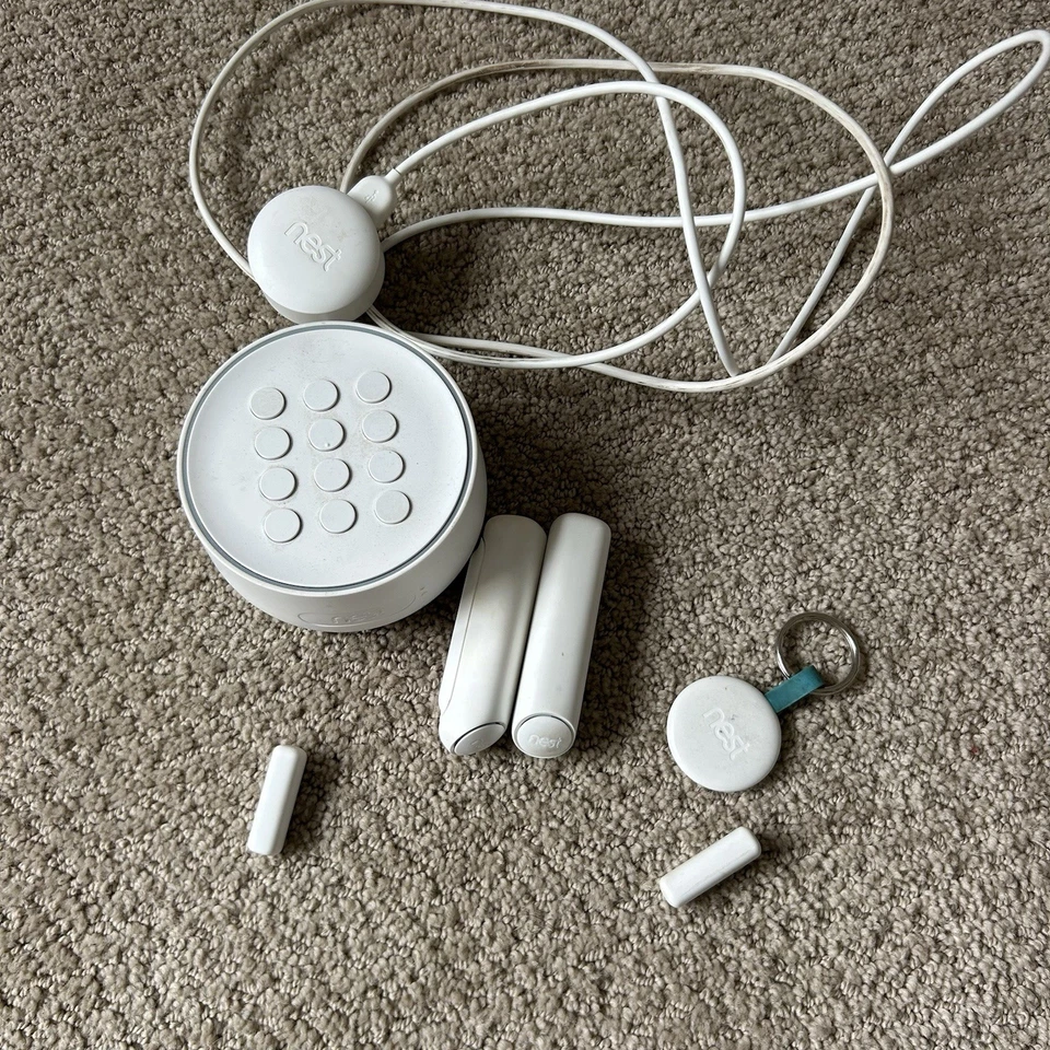 Sistema de seguridad Nest Guard A0024 con 2 sensores Nest Secure Foto 1 de 1