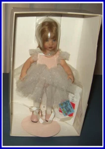 Helen Kish RECITAL RILEY PUPPE NEUWERTIG IN BOX MIT ORIGINALVERSENDER + STÄNDER - Bild 1 von 5