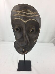 Holzmaske auf Eisenständer  Afrika Maske Pende Stamm der Pende Alt DR Kongo .