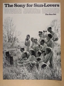 1967 Sony Sun Set TV nudistas viendo fotos de televisión anuncio impreso vintage - Imagen 1 de 1