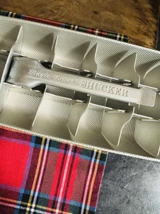 Bandeja de hielo Shucker Magic Touch Cube aluminio panal vintage MCM - Imagen 1 de 6