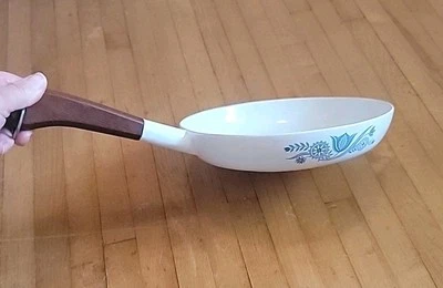 Vintage Prizer Ware Enamel Cast Iron 9.5" Skillet White Blue Tulips Wood Handle  - Image 1 of 4