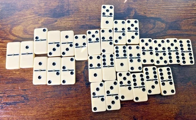 Set of 28 VINTAGE BAKELITE DOMINO SET Rare Ivory White VTG EUC Antique - Image 1 of 4