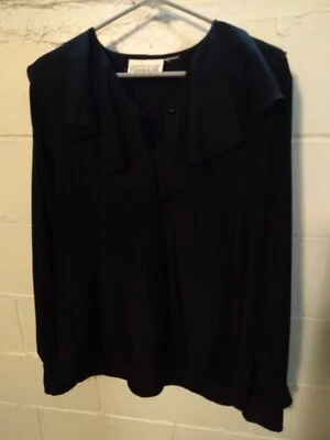 Blusa negra de manga larga con volantes y puños Christie & Jill para mujer talla grande Foto 1 de 4