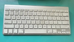 Apple Magic Keyboard A1314 Wireless Genuine Tested Working Bluetooth EUC - Picture 1 of 3