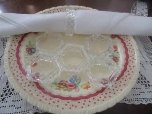 SIX NARROW HEXAGONAL DIAMOND CUT CRYSTAL NAPKIN RINGS - Picture 1 of 12