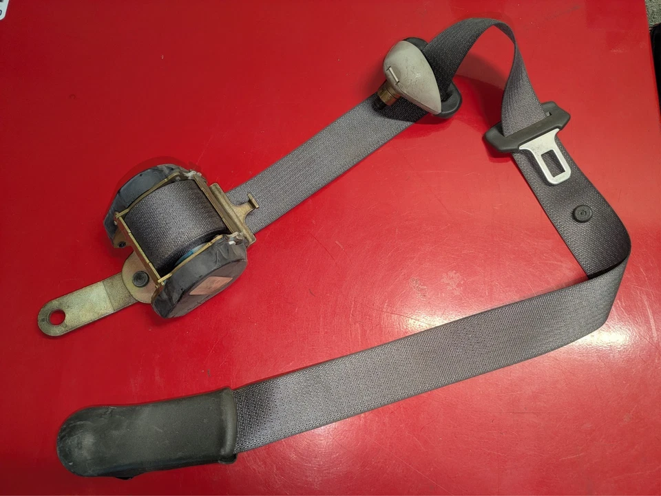 Pontiac Grand Prix 2004-2008 delantero derecho pasajero cinturón de seguridad retractor OEM Foto 1 de 4