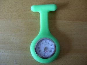 SI-09 Schwesternuhr Krankenschwesteruhr Kitteluhr Kasak Uhr Rotkreuzuhr - Bild 1 von 1