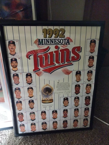 1992 Minnesota Twins 18×24 Poster Team Player Pictures in frame Cover