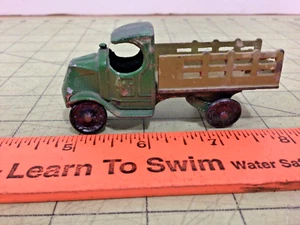 Vintage metal Tootsietoy 3.5 inch Mack stake bed truck - Picture 1 of 5