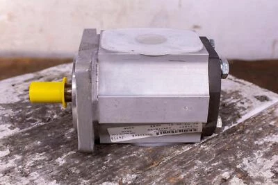 Mannesmann Rexroth 1PF2G331/02RA07MS Hydraulic Pump 363 195 01 9710200726 - Image 1 of 4