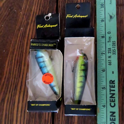 Lote de 2 Señuelos Topwater Vintage Fred Arbogast Madera Phred's Phydeaux 3" Nuevo de Lote Antiguo Foto 1 de 4