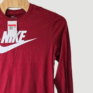 Nike The Nike Tee Herren Langarm Rot Swoosh Grafik T-Shirt Large - Bild 1 von 10
