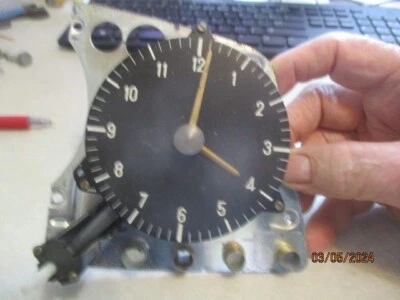 Reloj Mercedes Benz 280-SE 1977 a 1980. Probado con bate de 9 voltios y funcionando Foto 1 de 3