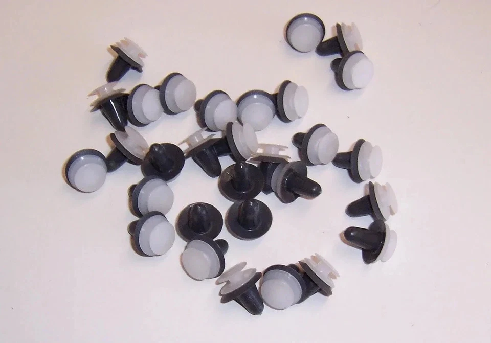 CLIPS DE FIJACIÓN DE PANEL DE PUERTA (CANTIDAD 30 / DOS PANELES DE PUERTA) GEO TRACKER / COMPAÑERO Foto 1 de 1